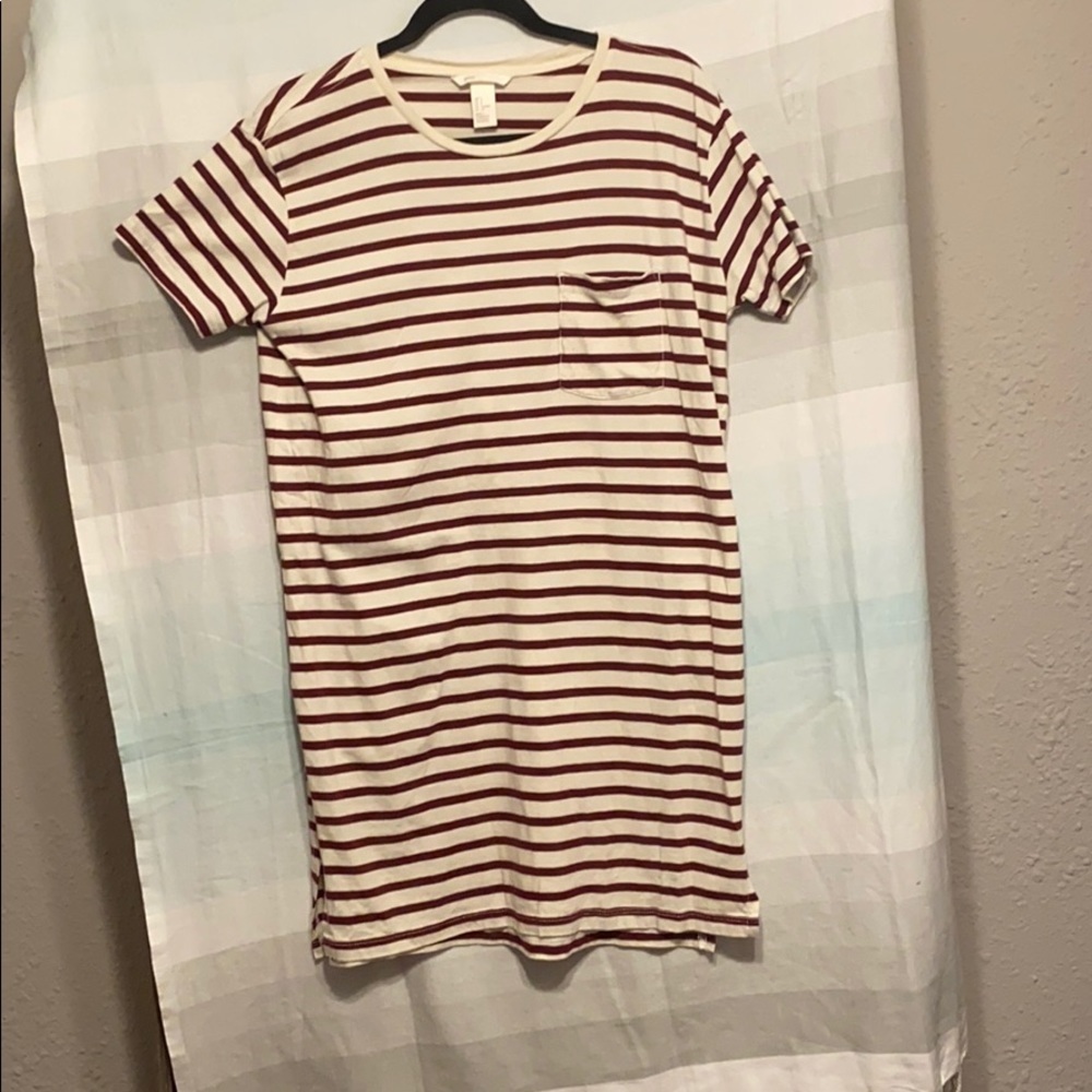 Burgundy/Creme striped T-shirt dress